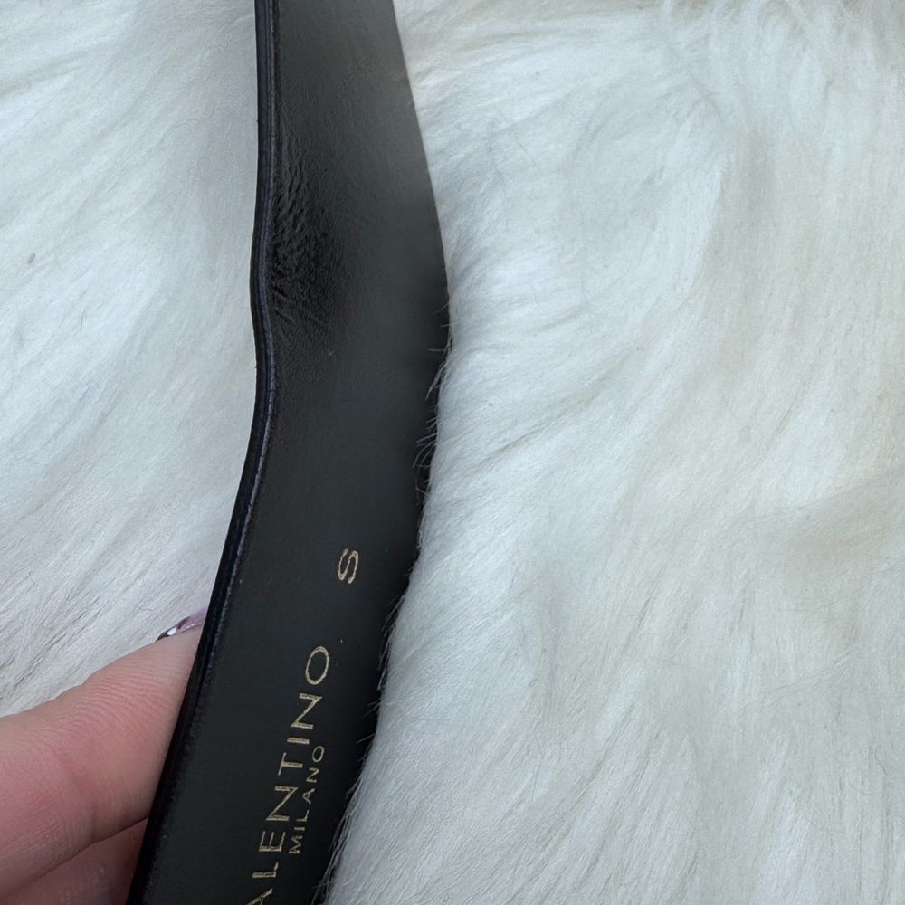 Valentino Women’s Black Belt with Gold V Emblem - Picture 6 of 7